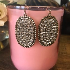 Jewelry - Beautiful Earrings w Crystals Jewelry - Beautiful Earrings w Crystals